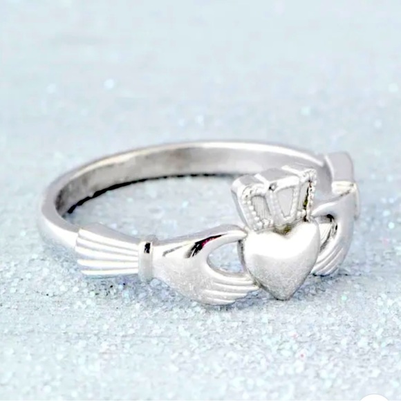 Beautiful Dainty Silver 925 Claddagh Irish Wedding Ring.NWOT - Picture 3 of 5